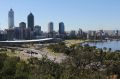 Widok na centrum Perth z parku Kings Park.