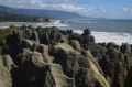 Punakaiki, czyli skały naleśnikowe: Skały naleśnikowe można spotkać na zachodnim wybrzeżu Południowej Wyspy, w okolicach miejscowości Punakaiki. Dużo tych naleśników...
